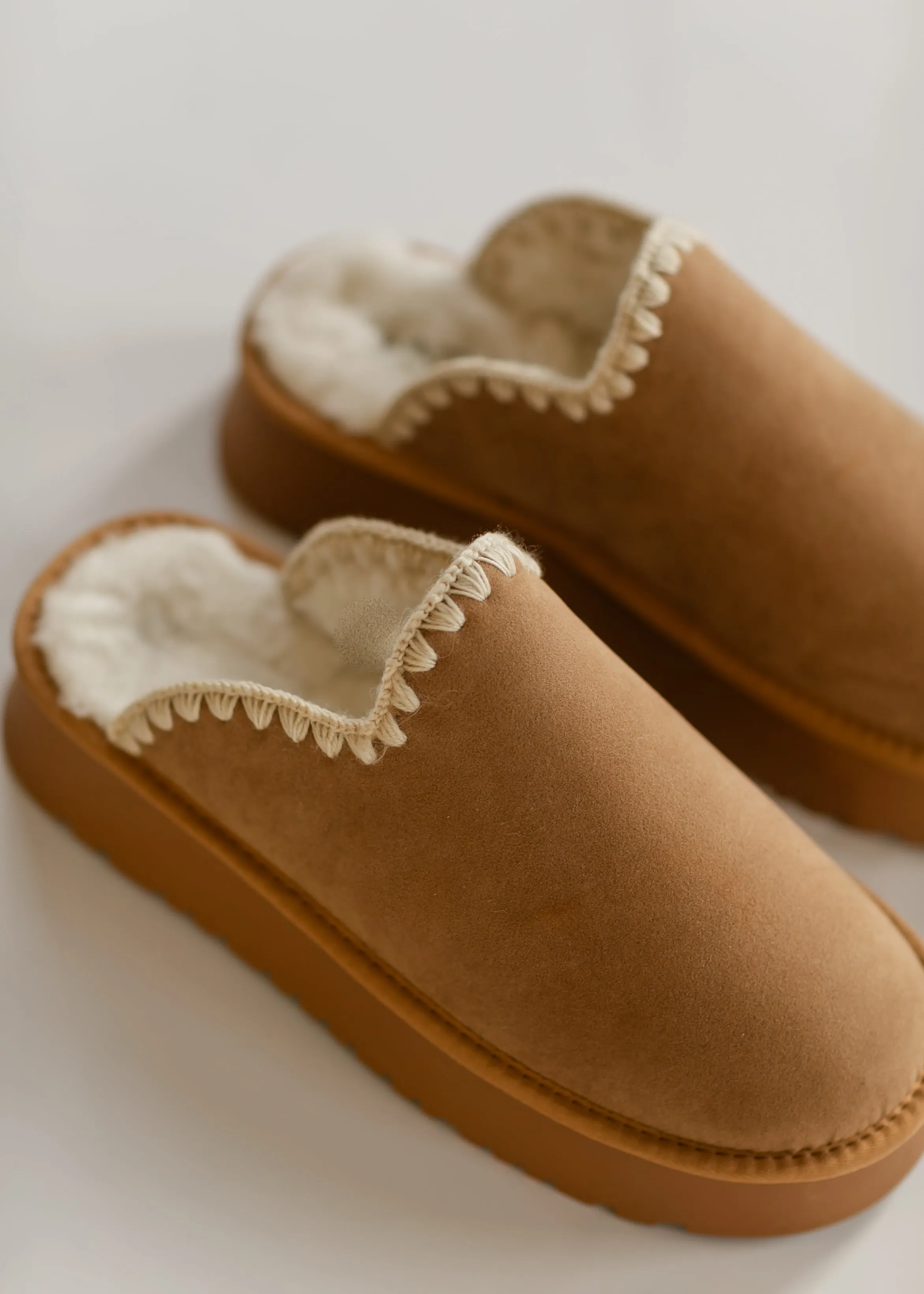 Crochet Edge Slip-on Sherpa Platform Slippers