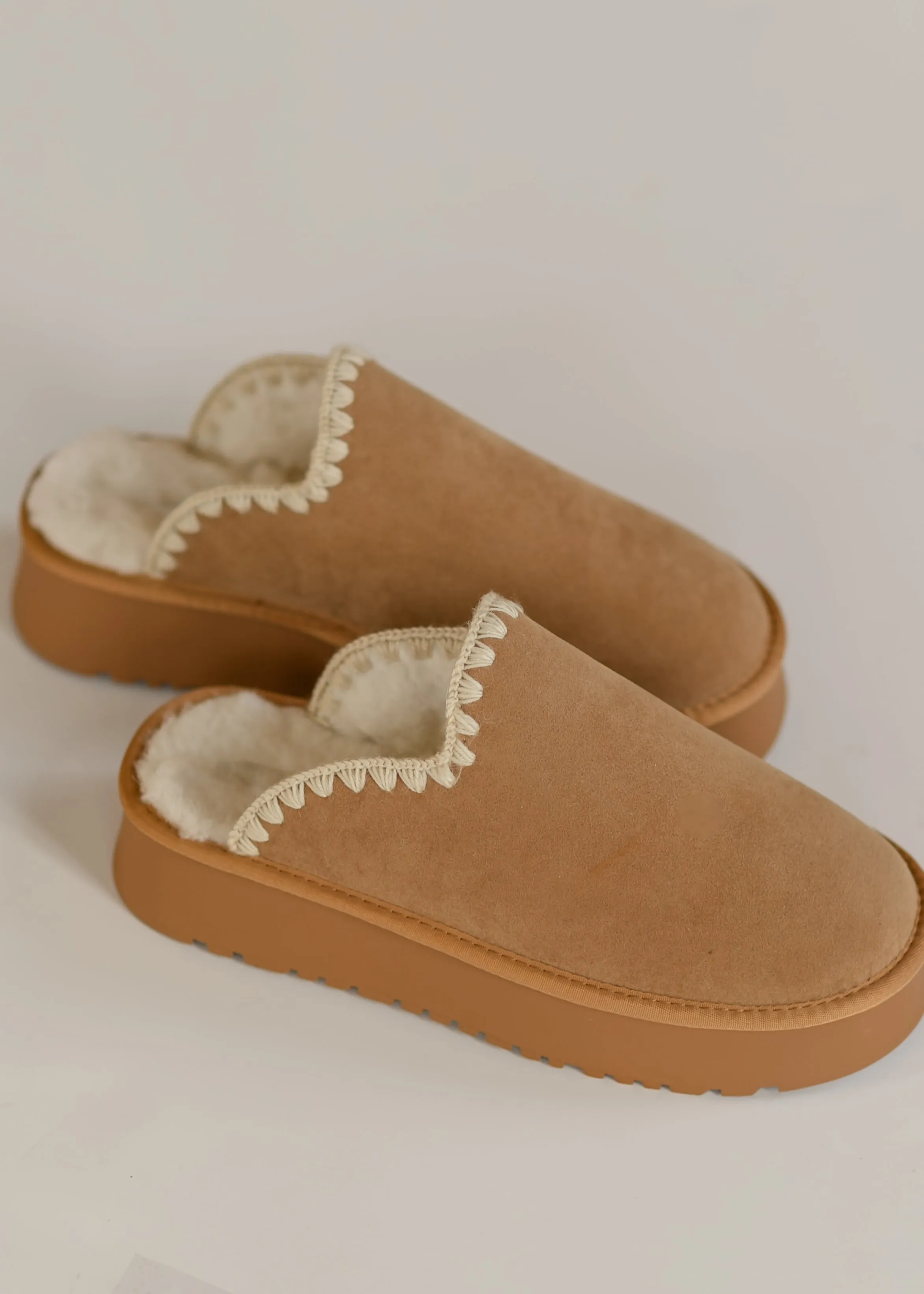 Crochet Edge Slip-on Sherpa Platform Slippers